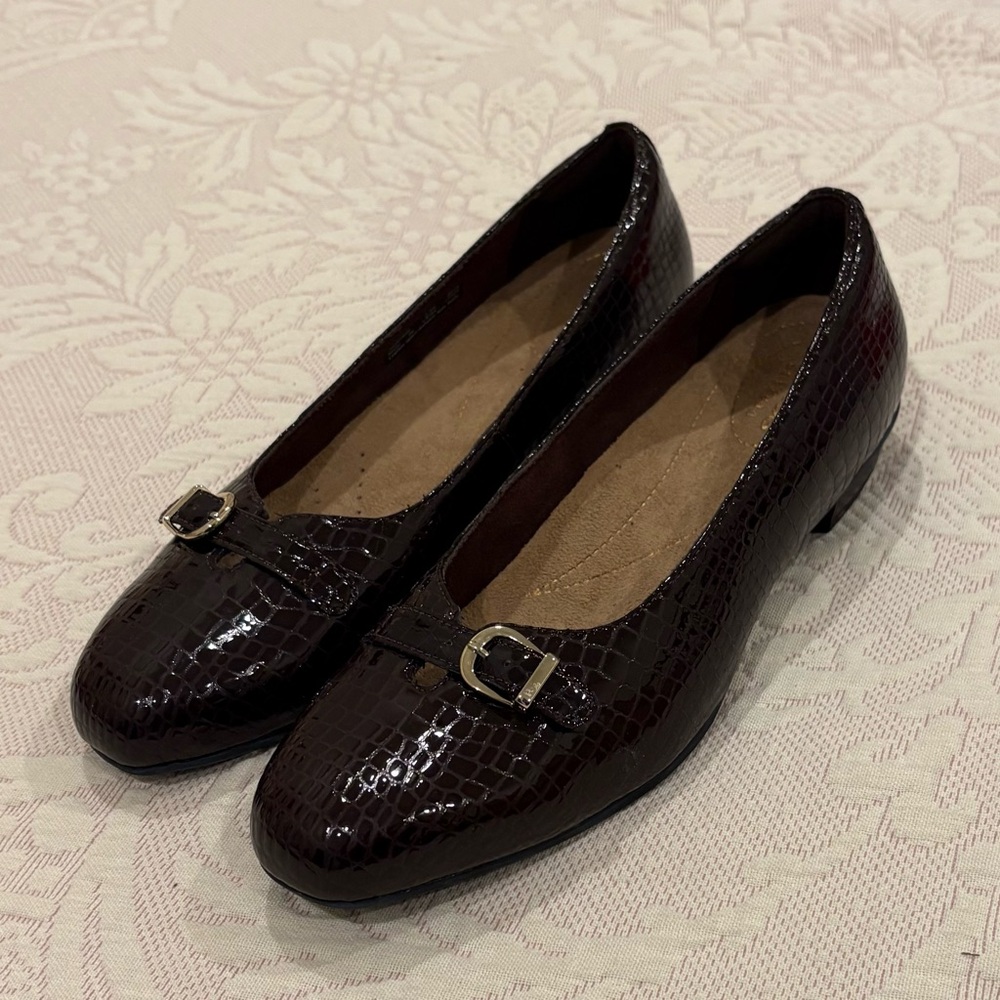 Clarks Artisan Loafer WIDE BARELY USED